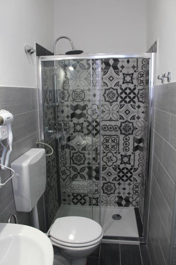 B&B Red House Garlate Luaran gambar